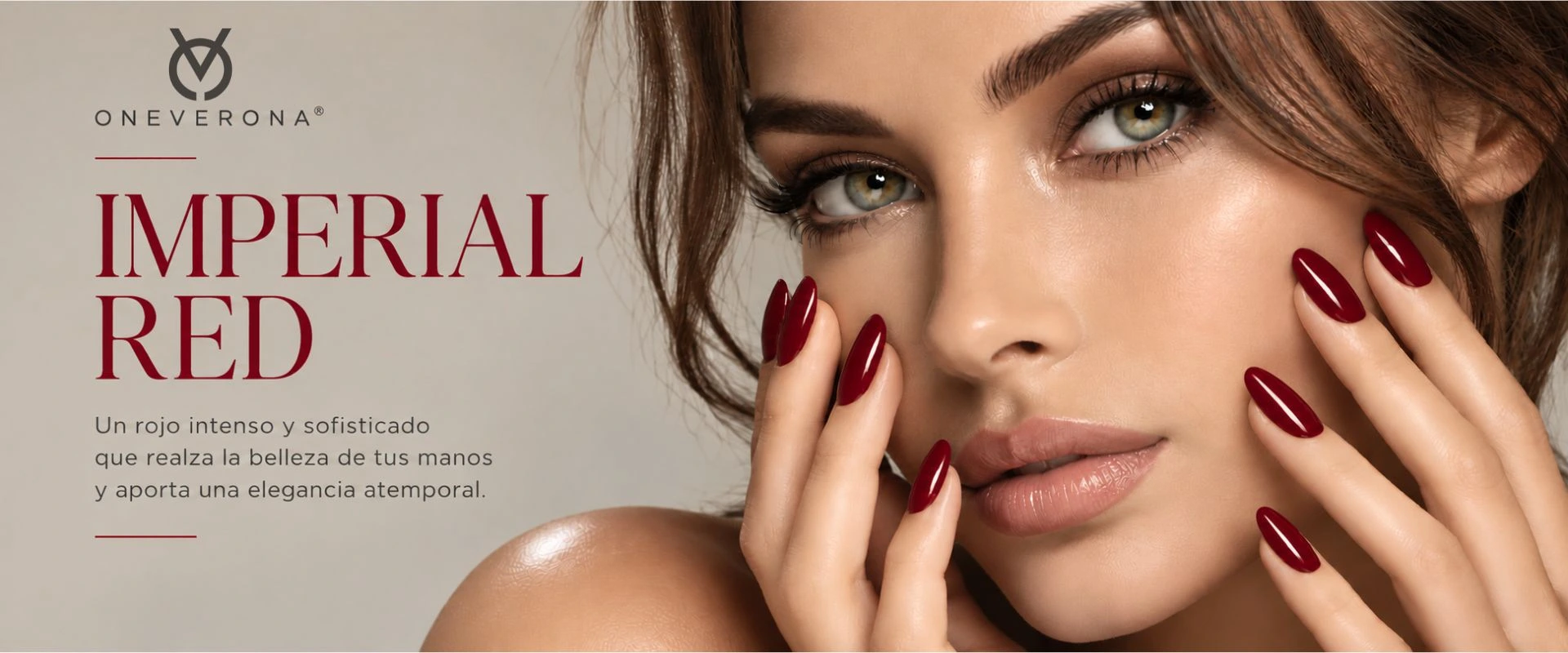 Verona Nails Tenerife | Productos Profesionales de Manicura ONEVERONA Modelo con manicura roja Imperial Red de ONEVERONA, uñas almendradas brillantes y acabado profesional. Verona Nails Tenerife.